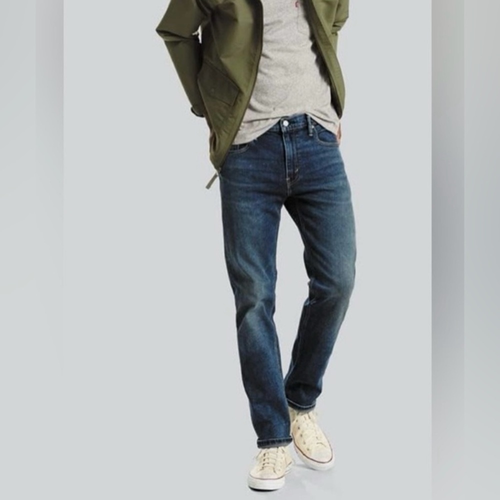 Levi’s 502 jeans